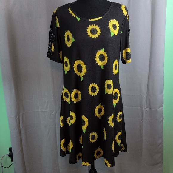 Simply Southern Sunflower Print Midi Dress - Picture 1 of 7